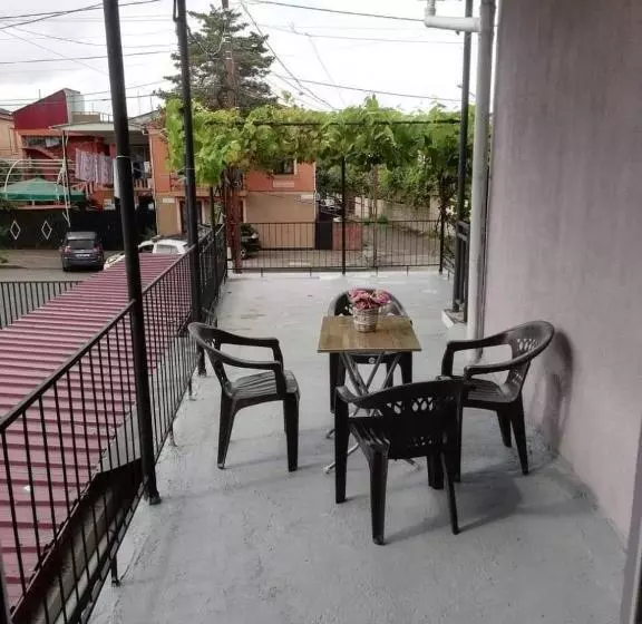 پانسیون Naziti House