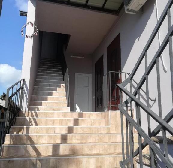 پانسیون Naziti House