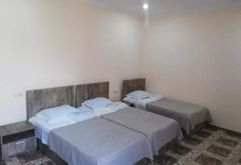پانسیون Naziti House