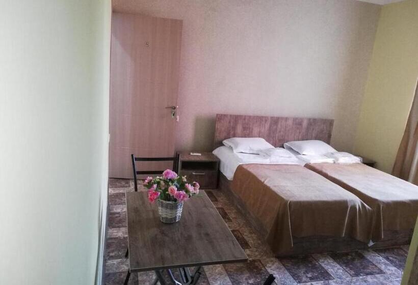 پانسیون Naziti House