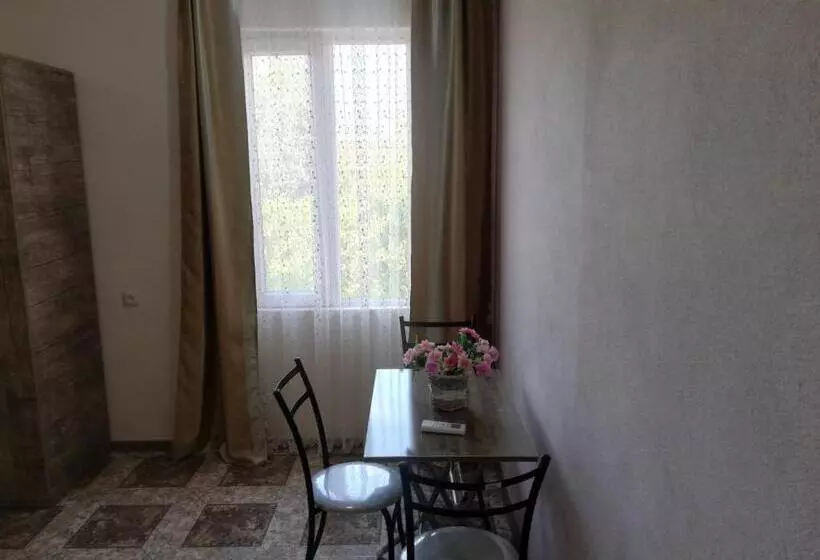 پانسیون Naziti House