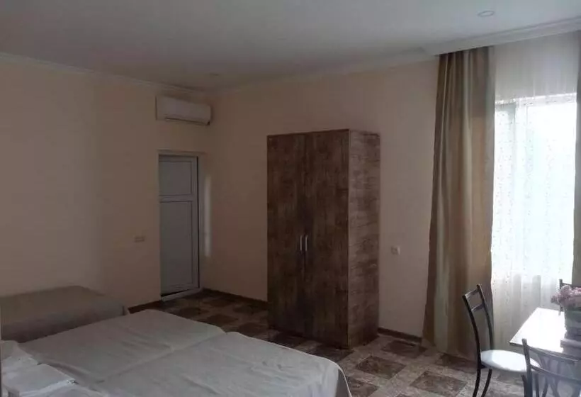 پانسیون Naziti House