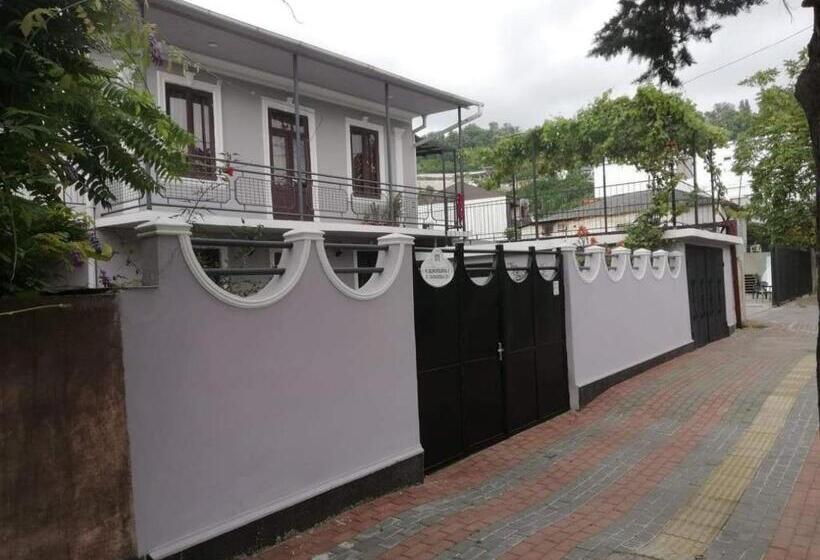 پانسیون Naziti House