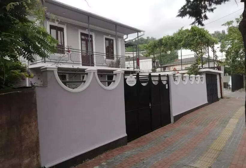 پانسیون Naziti House