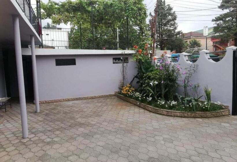 پانسیون Naziti House