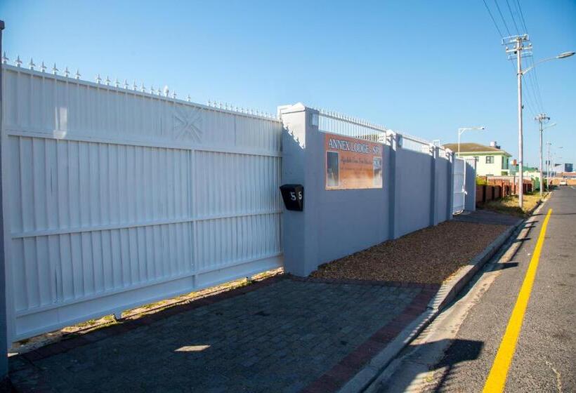 פנסיון Annex Lodge & Spa