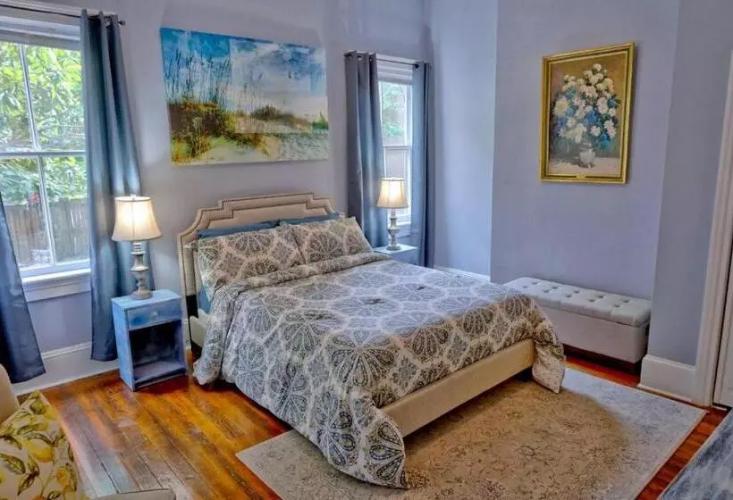 ベッドアンドブレックファースト Beautiful 6 Bed, 5 Bath Historic Savannah Home