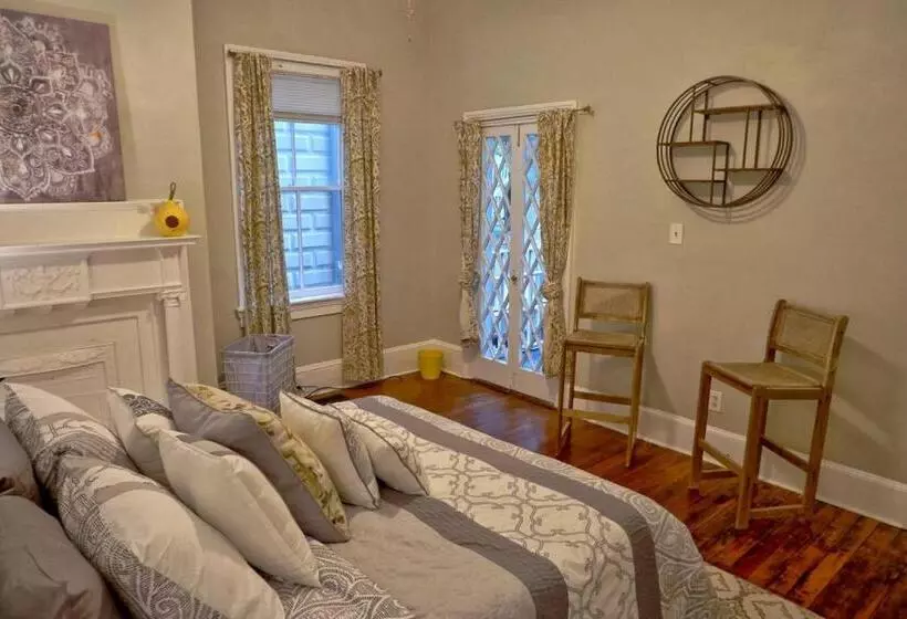 ベッドアンドブレックファースト Beautiful 6 Bed, 5 Bath Historic Savannah Home