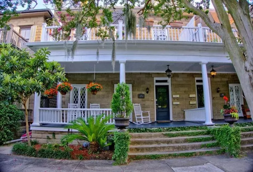 ベッドアンドブレックファースト Beautiful 6 Bed, 5 Bath Historic Savannah Home