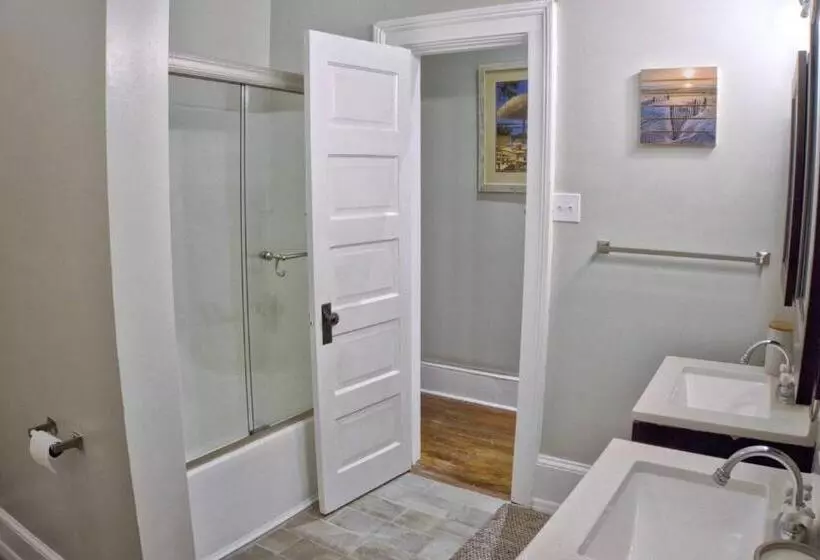 ベッドアンドブレックファースト Beautiful 6 Bed, 5 Bath Historic Savannah Home