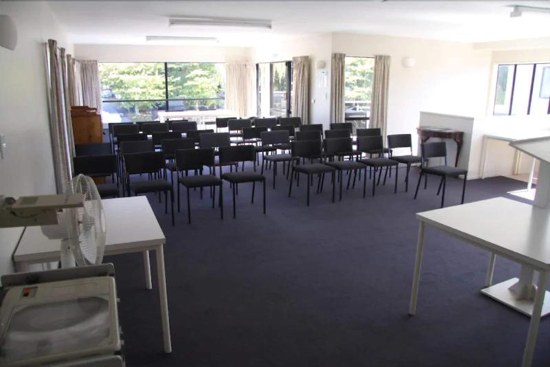 בית מלון כפרי Asure Macy's Motor Inn