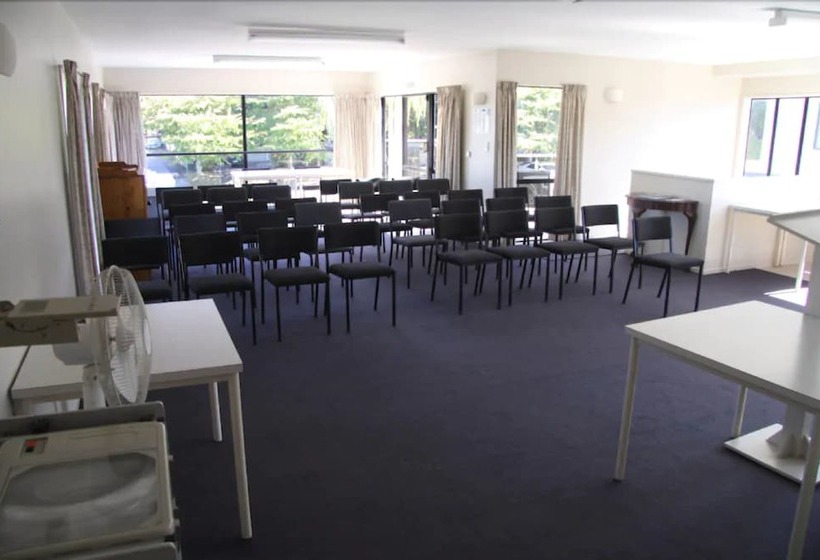 בית מלון כפרי Asure Macy's Motor Inn