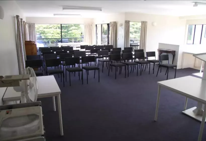 בית מלון כפרי Asure Macy's Motor Inn