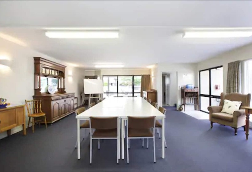 בית מלון כפרי Asure Macy's Motor Inn