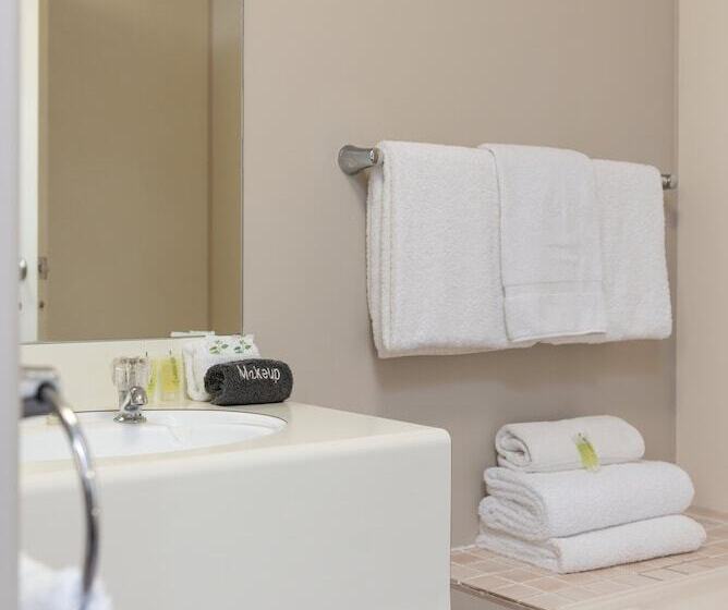 בית מלון כפרי Asure Macy's Motor Inn