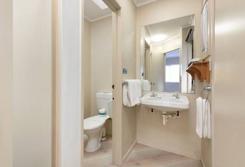 בית מלון כפרי Asure Macy's Motor Inn