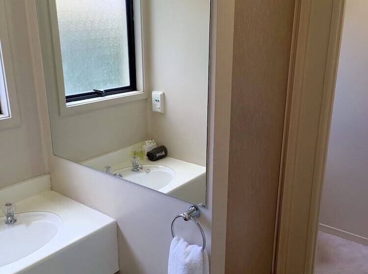 בית מלון כפרי Asure Macy's Motor Inn