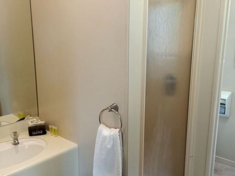 בית מלון כפרי Asure Macy's Motor Inn