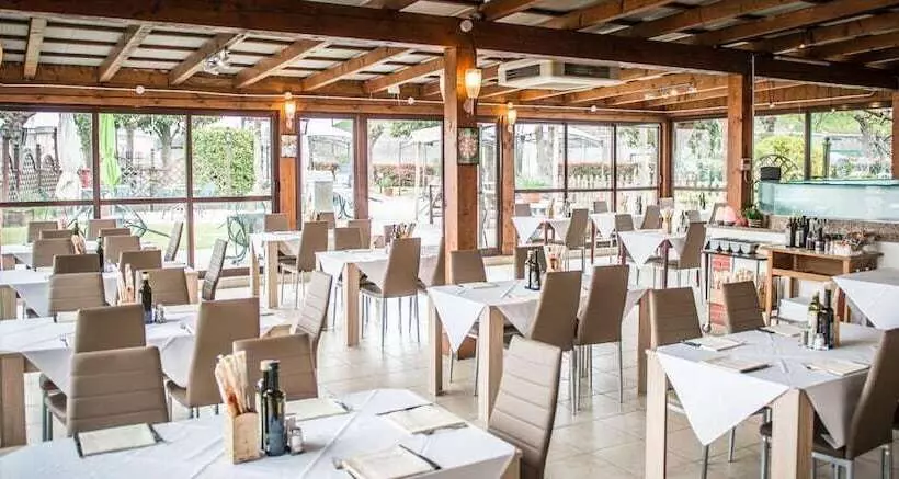 בית מלון כפרי Johnson