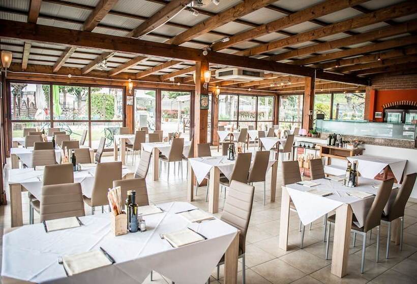 בית מלון כפרי Johnson