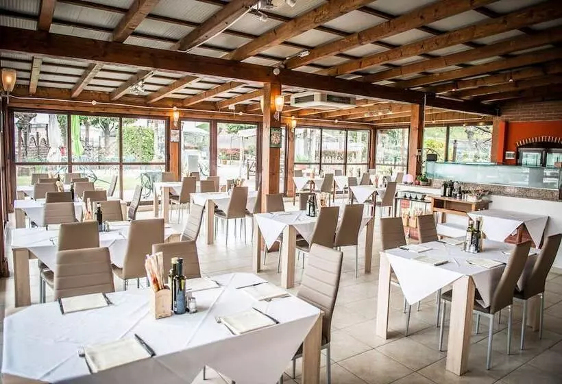 בית מלון כפרי Johnson