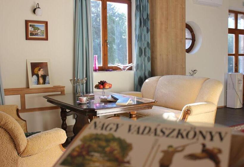 Hotel Kis Helikon Villa