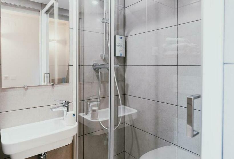 Отель Kyriad Direct Bordeaux Est Lormont