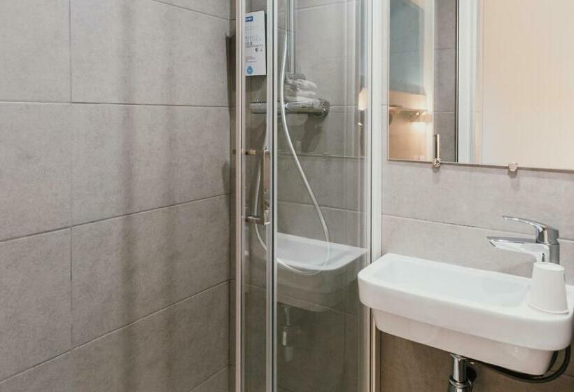 Отель Kyriad Direct Bordeaux Est Lormont