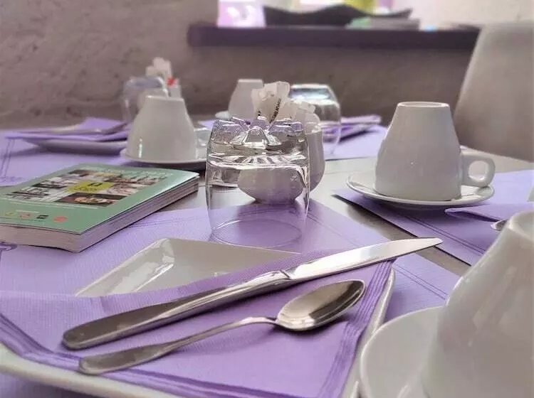 Отель Logis Hôtel Pontet Hostellerie Maleville