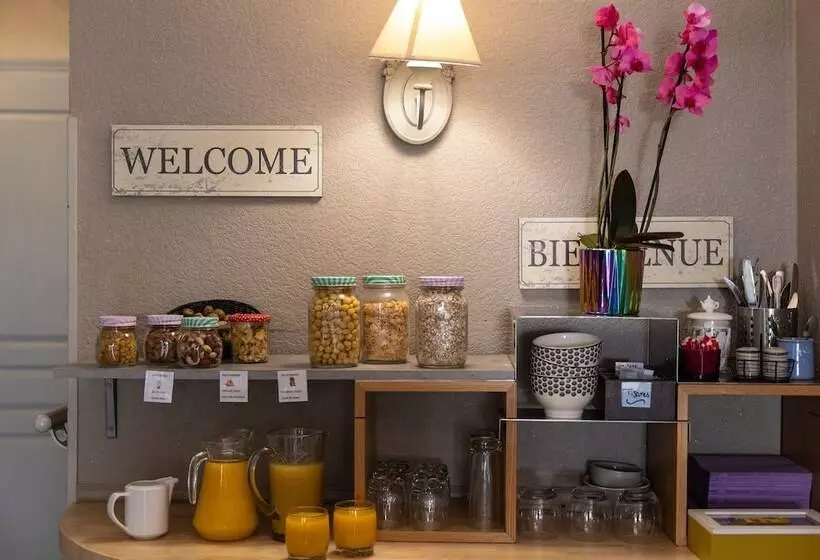 Отель Logis Hôtel Pontet Hostellerie Maleville