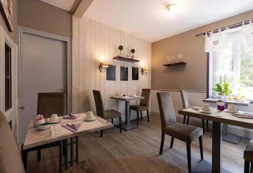 Отель Logis Hôtel Pontet Hostellerie Maleville