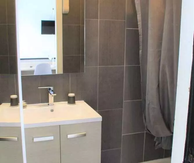 Отель Logis Hôtel Pontet Hostellerie Maleville