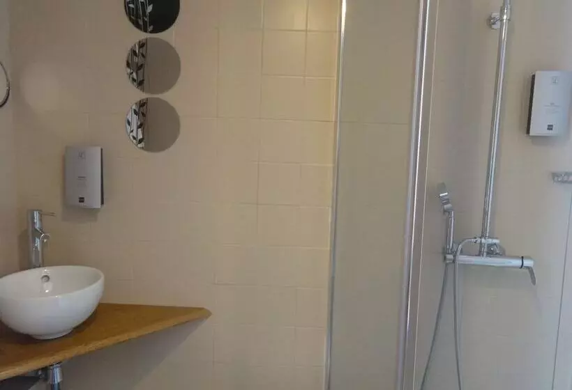 Hotel Logis Hôtel & Restaurant Le Montligeon