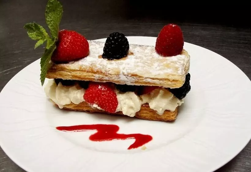 Hotel Logis Hôtel & Restaurant Le Montligeon