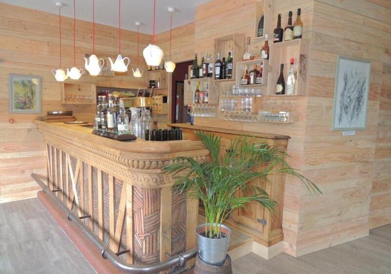 호텔 Logis Hôtel & Restaurant Le Montligeon