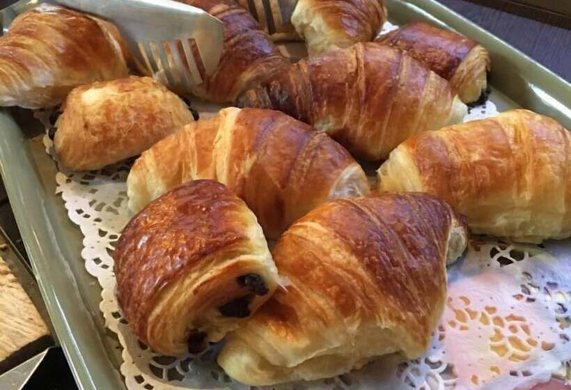 Logis Hotel Le Clos Des Oliviers