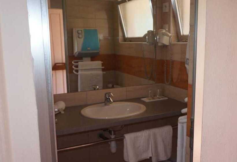 Logis Hotel Le Col De L Ange