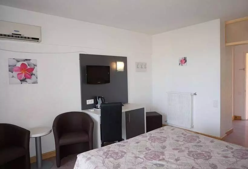 Logis Hotel Le Col De L Ange