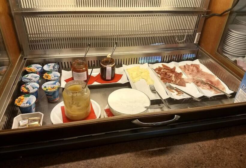 Отель Ristorante Sassi Rossi