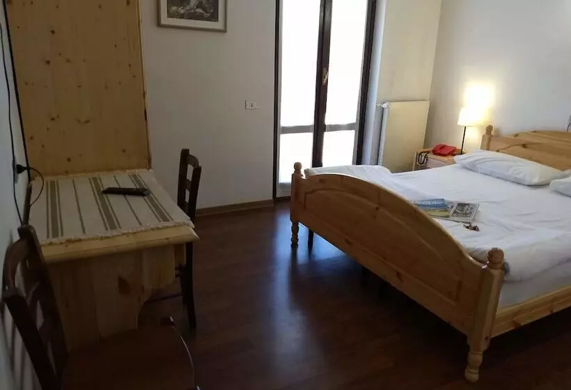 Отель Ristorante Sassi Rossi