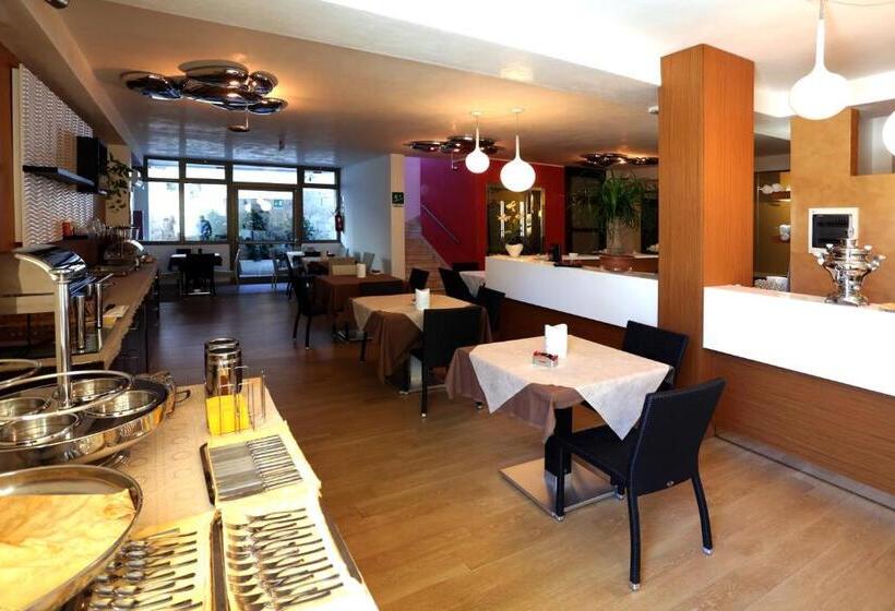 Отель Santa Caterina Resort