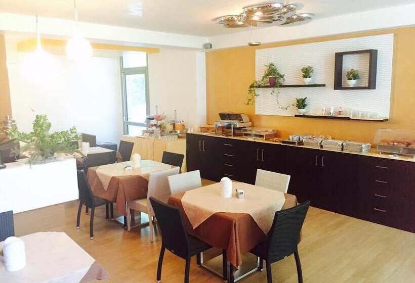 Отель Santa Caterina Resort