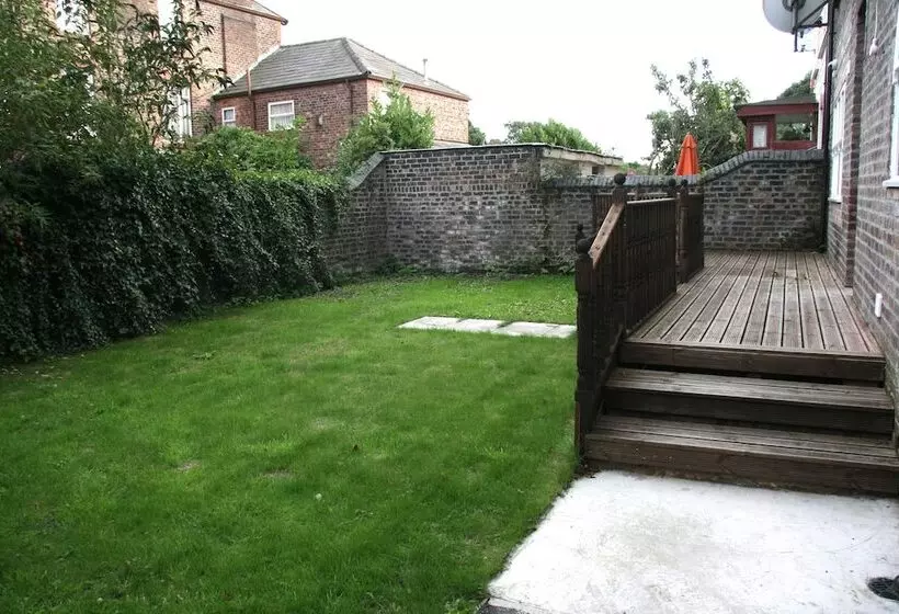 Отель Sheil Suites