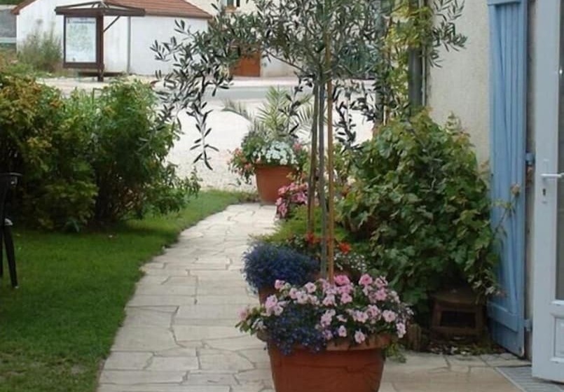 Logis Hotel La Grange Du Relais