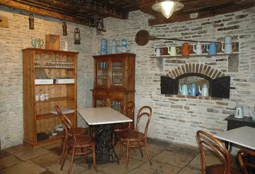 Logis Hotel La Grange Du Relais