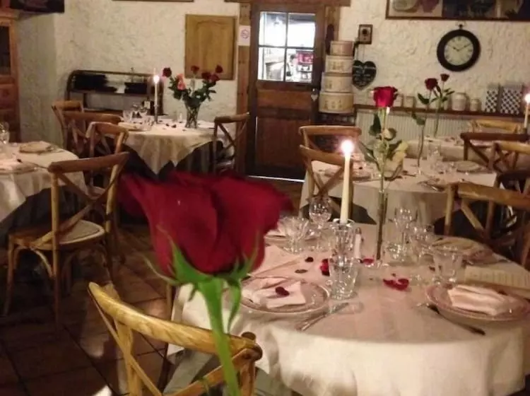 Logis Hotel La Grange Du Relais