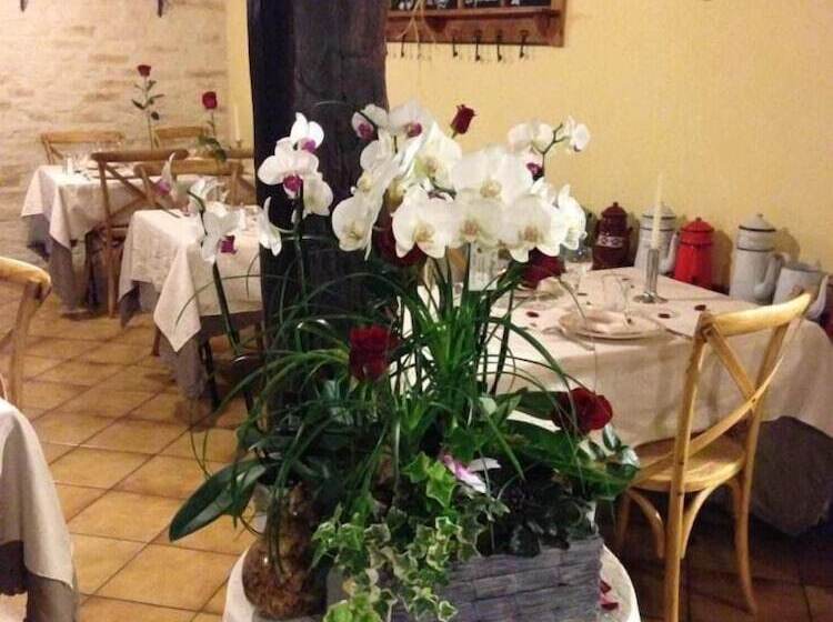 Logis Hotel La Grange Du Relais