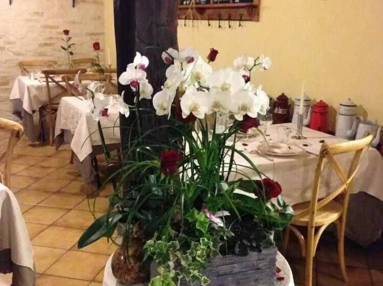 Logis Hotel La Grange Du Relais