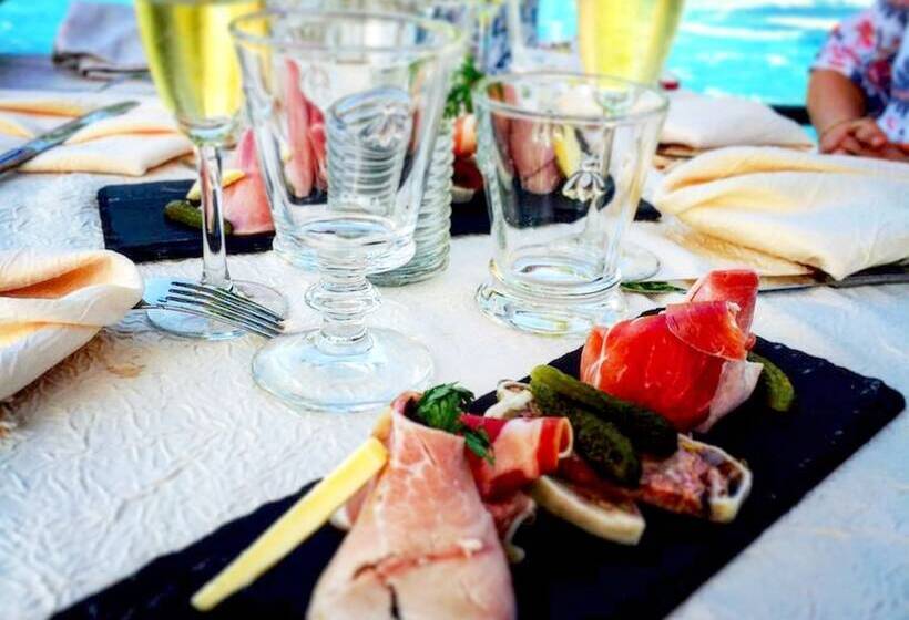 Logis Hotel La Grange Du Relais