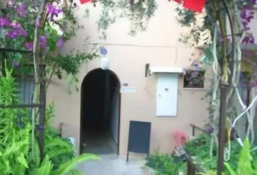 فندق على الطريق Ani Pension